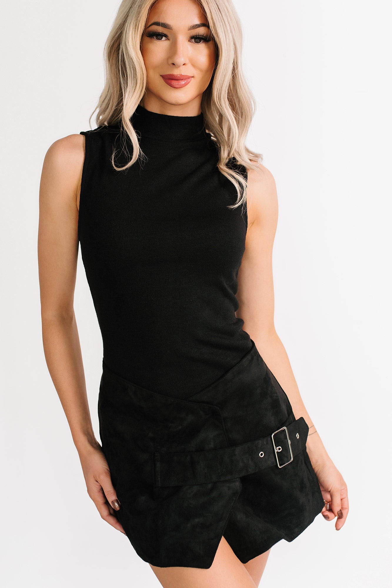 Pretty Habit Sleeveless Wrap Skirt Romper (Black)